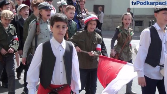 Sanok świętuje uchwalenie Konstytucji 3 maja. Na początek młodzież (FILM)