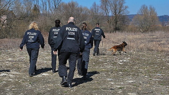 Berlińskie psy brały udział w poszukiwaniu ciała zaginionej (FILM, ZDJĘCIA)