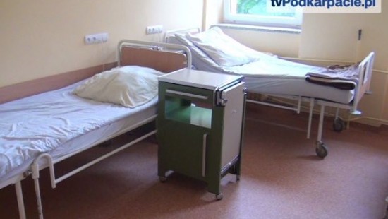 Kolejne remonty w sanockim szpitalu. Nowe sale na pulmonologii oraz odnowione prosektorium (FILM)