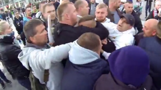 Marsz Antyimigracyjny – Policja ATAKUJE i bije ludzi w Koszalinie?