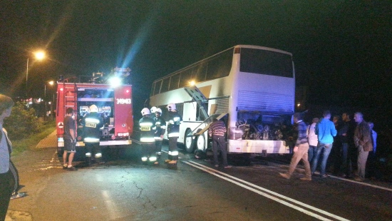 RYMANÓW: Pożar autobusu zmierzającego nad Jezioro Solińskie. Na pokładzie 67 osób (FILM)