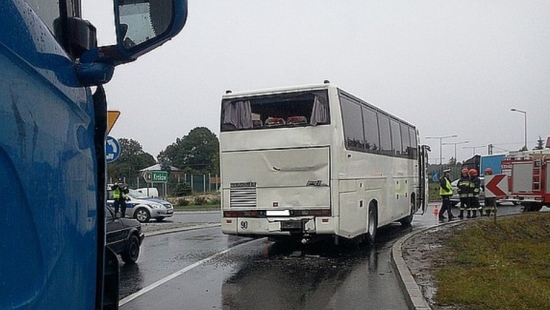Wypadek w Ropczycach. Ciężarówka zderzyła się z autobusem (AKTUALIZACJA)