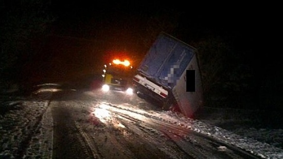 Po opadach śniegu trudne warunki na drogach Podkarpacia