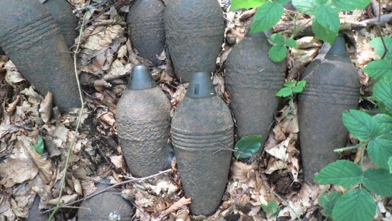 39 sztuk niewybuchów ujawniono w okolicach Wetliny. Pociski artyleryjskie i moździerzowe (ZDJĘCIA)