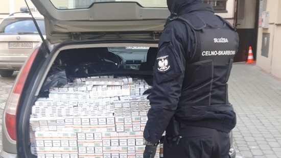 Funkcjonariusze KAS przechwycili kontrabandę wartą ponad 100 tys. złotych (ZDJĘCIA)
