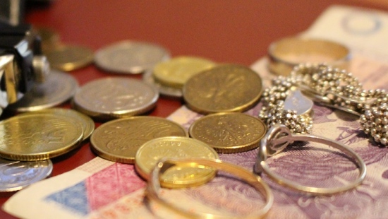 Długi i zaległości finansowe Polaków. Jak wypada Podkarpacie?