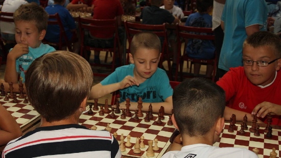 Świetny występ 9-letniego Maćka w Mistrzostwach Polski Juniorów w szachach (ZDJĘCIA)