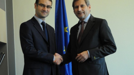 Tomasz Poręba spotkał się z komisarzem Johannesem Hahnem ws. strategii makroregionalnej dla regionu Karpat