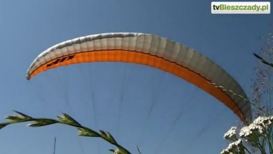 tvBieszczady.pl: Czy każdy może spróbować polecieć na paralotni? (VIDEO HD)