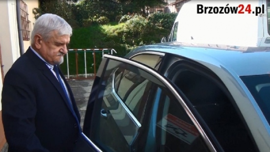 ,,Uciekający” przewodniczący Rady Miejskiej. W taki sposób na pytania dziennikarzy odpowiada się w Brzozowie? (FILM)